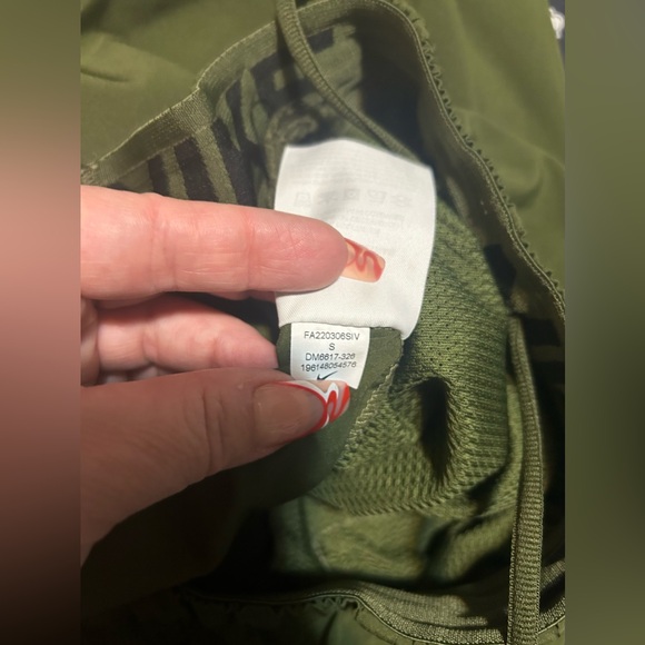 Nike Dri-fit green athletic shorts w/ pockets& drawstring- size s - Picture 9 of 9